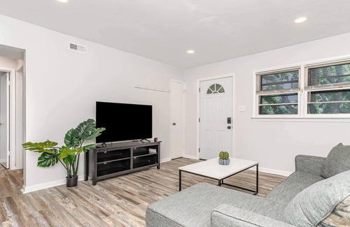 Northeast Virginia Beach House | Wake Forest Bungalow - Suite B