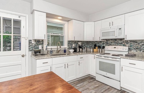 Northeast Virginia Beach House | Wake Forest Bungalow - Suite B