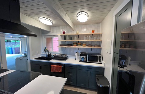 Ka'a'awa House | Wake up in a Hawaiian Paradise! - 3BD/2BA/Wi-Fi/Parking/Washer & Dryer