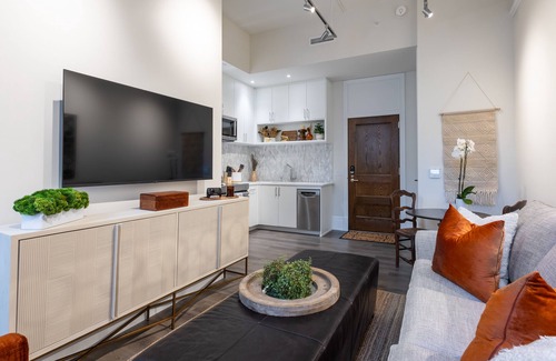 Downtown Condo | Wake up in luxury w/this cozy studio!