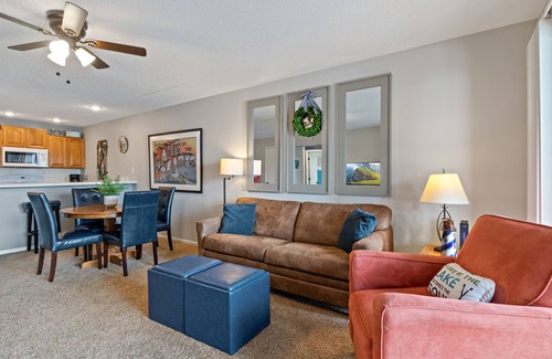 Osage Beach Condo | Wake-up to great views of Hawk Island & the main channel in this condo.