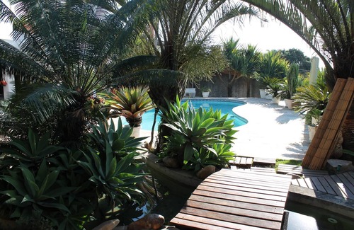 Carapicuiba House | Wake up to the birdsong!