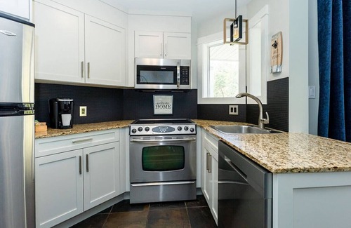 Regional District of Nanaimo Apartment | Wake Up to the Ocean View Suite A