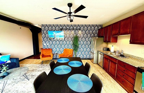 Sandusky Condo | Wake Up To Water Views In This Lakefront Gem By Cedar Point Kalahari Sports Force