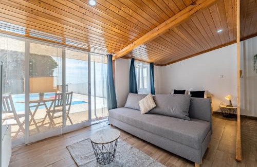 Angeiras Apartment | Wake up with the Sea Breeze- House with pool AP1