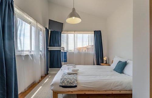 Angeiras Apartment | Wake up with the Sea Breeze- House with pool AP3