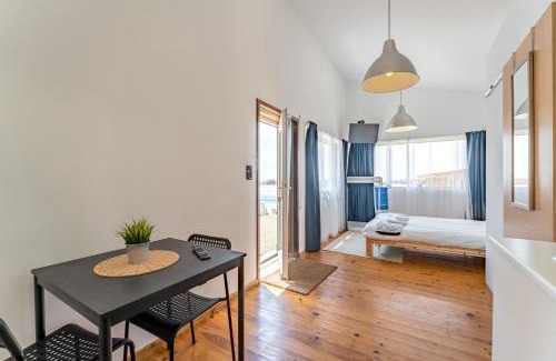 Angeiras Apartment | Wake up with the Sea Breeze- House with pool AP3