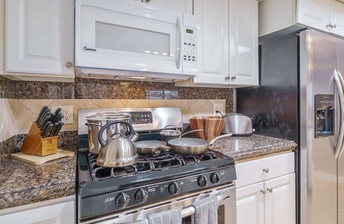 Santa Ana Heights Apartment | Waking up in Your own 3BR Beach Home