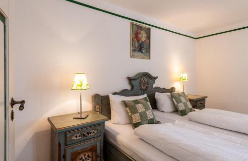Seeshaupt Apartment | Wald Apartments bei Schlossgaststätte Hohenberg - Seeshaupt, südlicher Stanberger See, kostenfrei Parken, Ladestation für Auto und Fahrad, WLAN, Natur pur