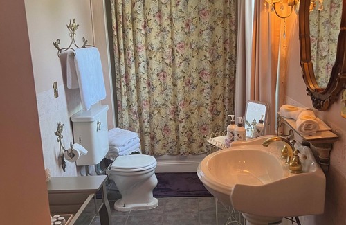 Spring Lake Bed & Breakfast | Walden on the Pond Hotel