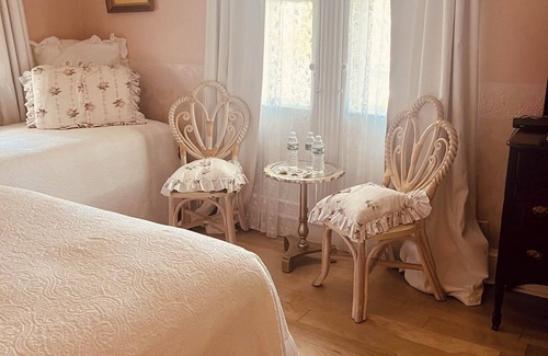 Spring Lake Bed & Breakfast | Walden on the Pond Hotel