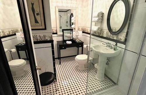 Spring Lake Bed & Breakfast | Walden on the Pond Hotel