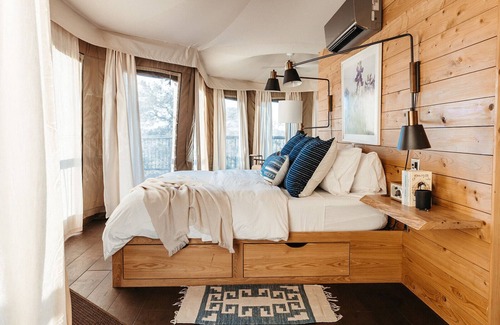 Johnson City Other | Walden Retreats