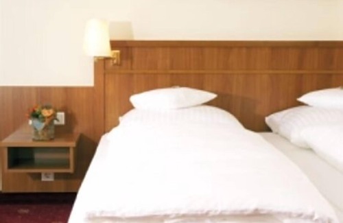 Schloß Neuhaus Hotel | Waldhotel Nachtigall