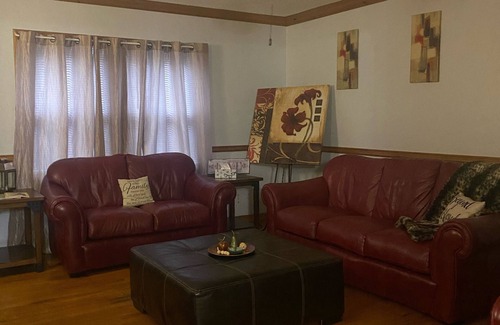 South Kansas City House | Waldo Get Away at LJ’s