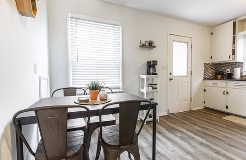 South Kansas City House | Waldo Retreat House 3BD - Master Suite, Pet Friendly, Walking Trail & Shops