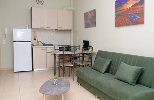 Thessaloniki Apartment | Walk by the sea.Enjoy your stay in this peaceful and central accommodation.