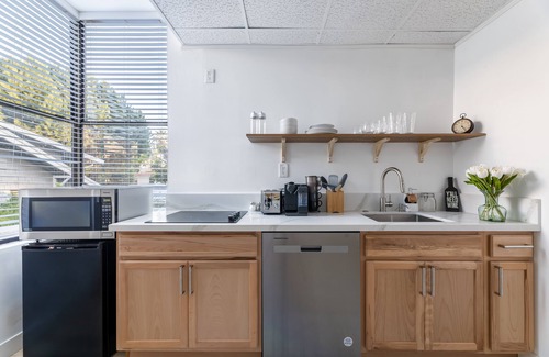 Pasadena House | Walk distance to convention center and Caltech center Pasadena private parking