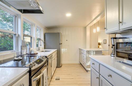Roswell House | Walk Downtown and Canton Street Roswell Retreat!