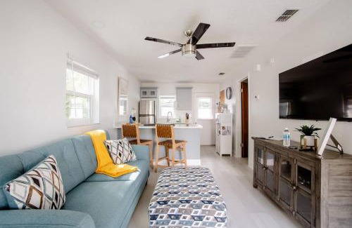 New Port Richey Apartment | Walk Everywhere! 1-bedroom Gem In Downtown Hub