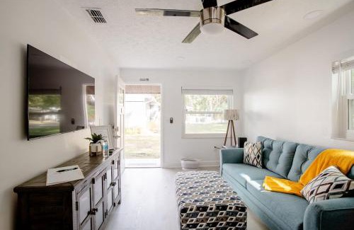 New Port Richey Apartment | Walk Everywhere! 1-bedroom Gem In Downtown Hub