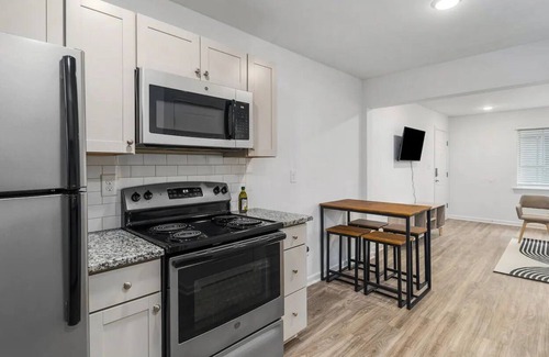 Forest Park Apartment | WALK everywhere- amazing apartment