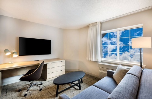 Exchange Place North Hotel | Walk Hudson River Waterfront! Two Elegant Suites, Scenic Views, Free Parking