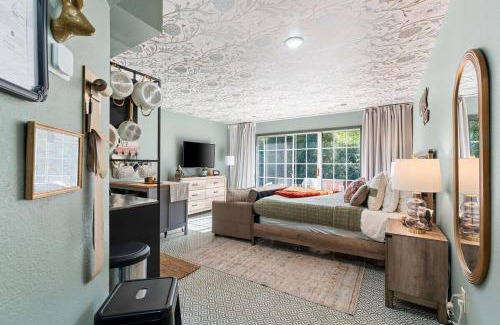 Table Rock Apartment | Walk-in Studio w Patio, Pets OK!
