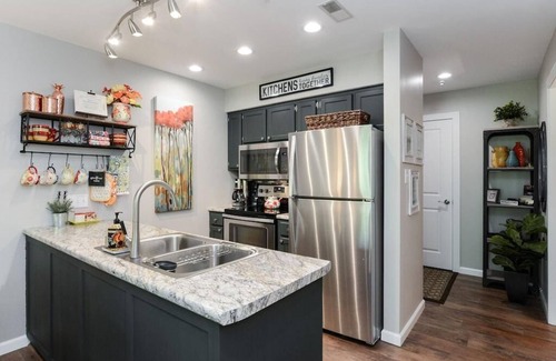 Notch Estates Condo | Walk-in unit- 5 min away from USA Today #1 voted theme park - Silver Dollar City