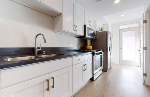 Pasadena Apartment | Walk - Relax - Cook - Work - Enjoy!