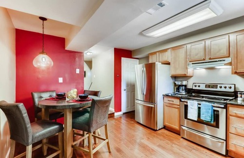 Downtown Baltimore House | Walk Score 93 + Comfy beds + Youtube TV