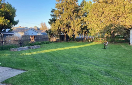 Oshkosh House | Walk to AirVenture from this Cozy Cottage!