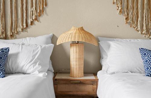 Barton Hills House | Walk to BartonSwim, Eat at SoCO Sleeps 8