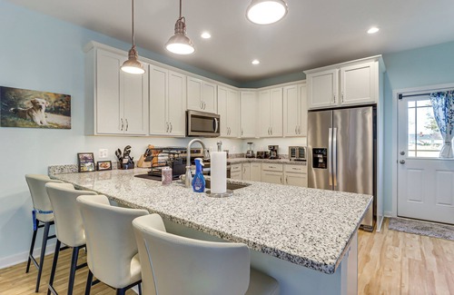 Colonial Beach House | Walk to Bay: Home w/Fenced Yard in Colonial Beach