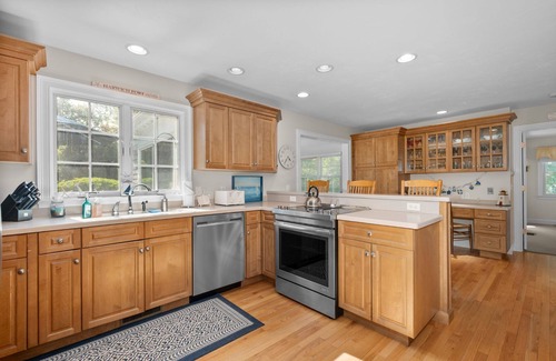 South Harwich House | Walk to Beach, AC, Wifi, Central location