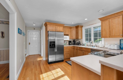 South Harwich House | Walk to Beach, AC, Wifi, Central location