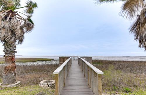 Gilchrist House | Walk to Beach Bayfront Gilchrist Getaway!