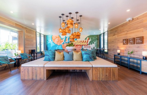 Kahului Hotel | Walk to Beach, Dine Nearby | Welcoming Room with Outdoor Pool & Airport Shuttle