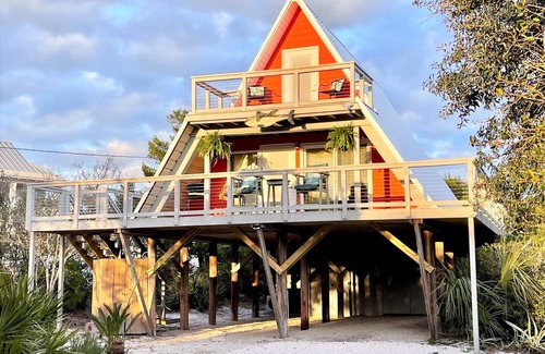 Inlet Beach House | Walk to Beach & Dining, Children 12+ OK, Dog OK, Vintage Vibe, Modern Amenities