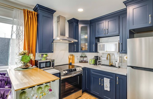 Anacortes Apartment | Walk to Beach: Historic Downtown Anacortes Studio