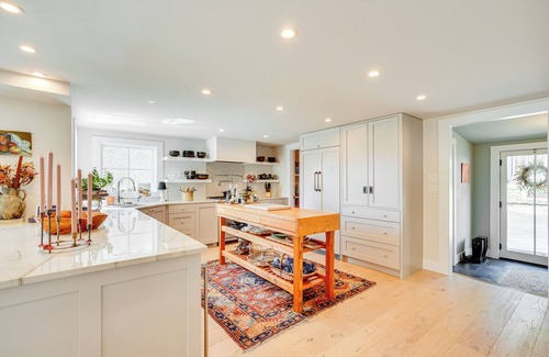 Rowayton House | Walk to Beach: Luxe Home w/Fire Pit in Rowayton!