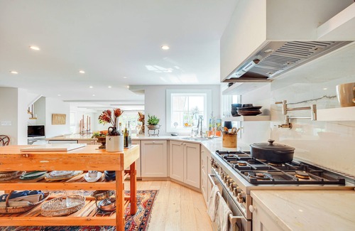 Rowayton House | Walk to Beach: Luxe Home w/Fire Pit in Rowayton!