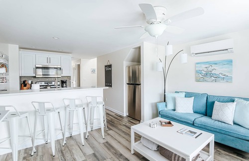Cape Charles House | Walk to Beach & Park, Firepit & BBQ | Deja Blu I