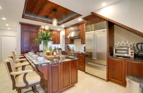 Nazareth Apartment | Walk to Beach St Thomas Condo with Balconies