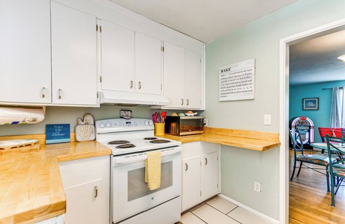 Fort Walton Beach House | Walk to Beach: Fort Walton Coastal Retreat