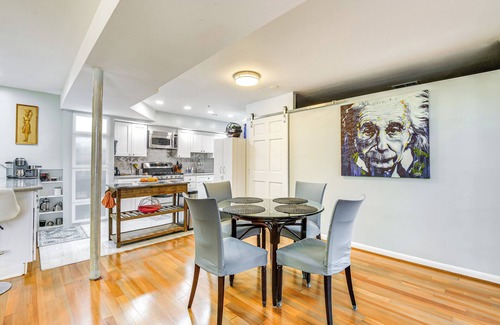 Lake Barcroft Apartment | Walk to Beaches: Family Lake Barcroft Retreat!