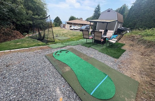 Mukilteo House | Walk to Beaches, Parks & Dining.n2BR Getaway with Fitness Room, AC & More