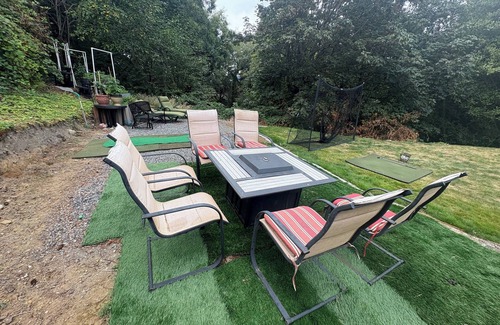 Mukilteo House | Walk to Beaches, Parks & Dining.n2BR Getaway with Fitness Room, AC & More