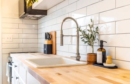 East Shore Apartment | Walk to Beaches - Perfect New Haven Guest Retreat!