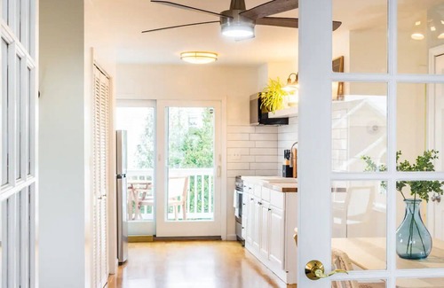 East Shore Apartment | Walk to Beaches - Perfect New Haven Guest Retreat!